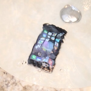 Come dobbiamo comportarci se il nostro iPhone 6 Plus è caduto in acqua?